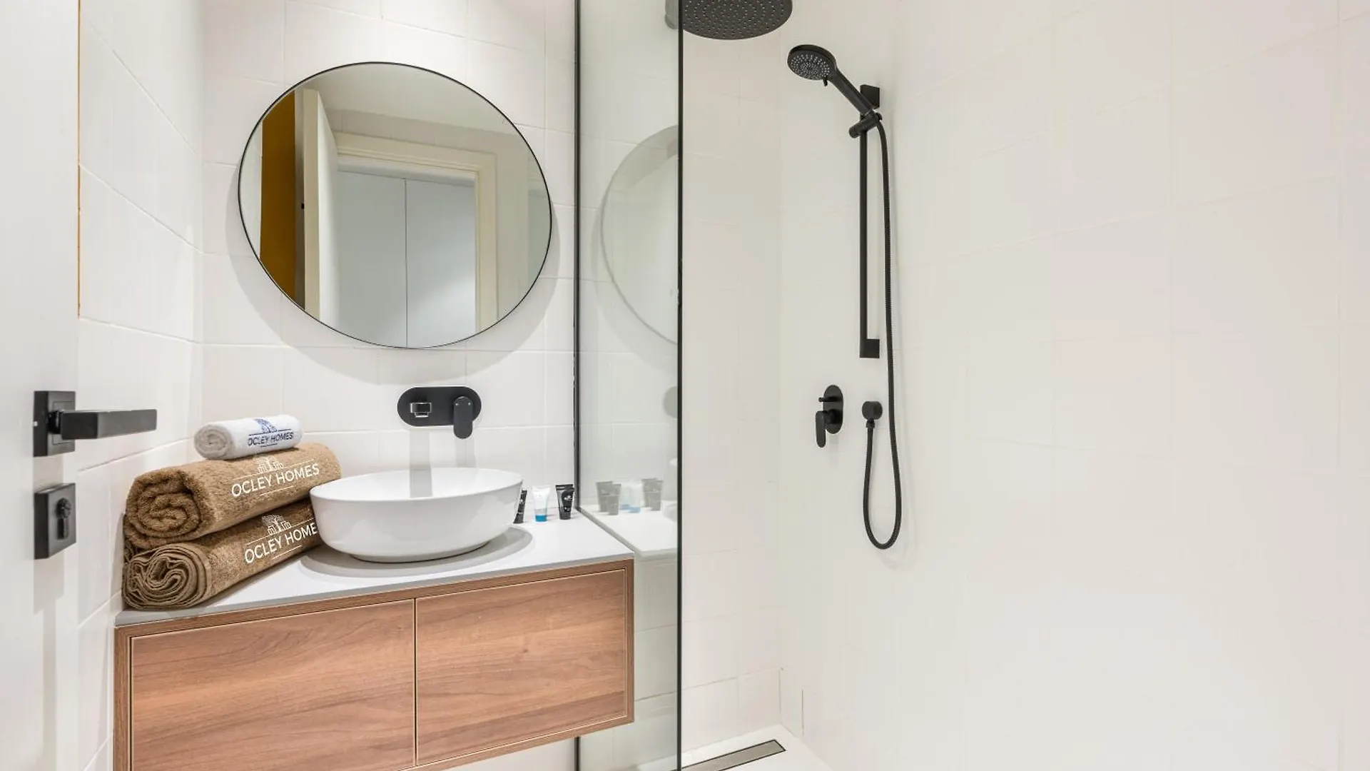 Stylish Contemporary Home In Jvc With Chic Interior Dubaj Apartman
